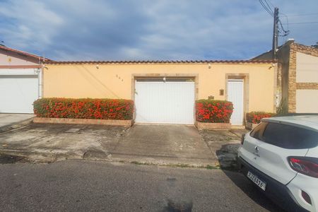 Casa à venda com 146m², 3 quartos e 4 vagas Casa à venda com 146m², 3 quartos e 4 vagasFachada