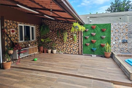 Casa à venda com 146m², 3 quartos e 4 vagas Casa à venda com 146m², 3 quartos e 4 vagasQuintal