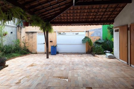 Casa à venda com 146m², 3 quartos e 4 vagas Casa à venda com 146m², 3 quartos e 4 vagasQuintal