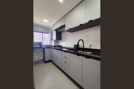 Cozinha de apartamento para alugar com 2 quartos, 62m² em Jardim Sabará, Porto Alegre