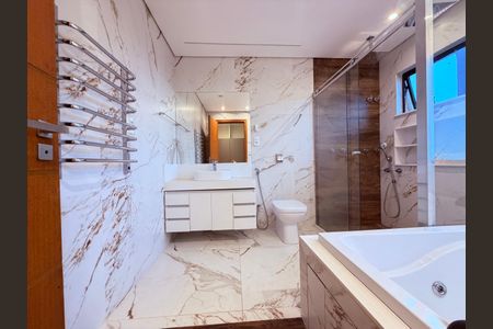 Casa para alugar com 351m², 4 quartos e 8 vagas
