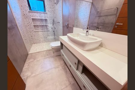 Casa para alugar com 351m², 4 quartos e 8 vagas