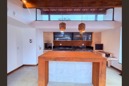 Casa para alugar com 351m², 4 quartos e 8 vagas