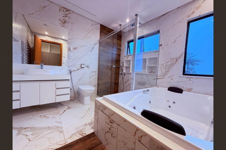 Casa para alugar com 351m², 4 quartos e 8 vagas