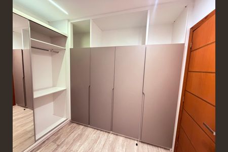 Casa para alugar com 351m², 4 quartos e 8 vagas