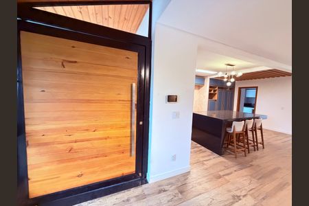 Casa para alugar com 351m², 4 quartos e 8 vagas