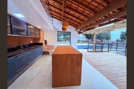 Casa para alugar com 351m², 4 quartos e 8 vagas