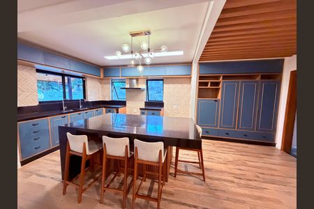 Casa para alugar com 351m², 4 quartos e 8 vagas