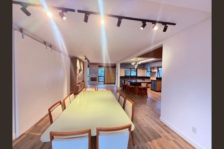 Casa para alugar com 351m², 4 quartos e 8 vagas