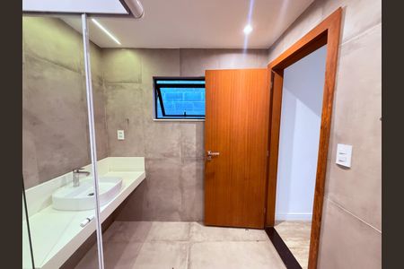 Casa para alugar com 351m², 4 quartos e 8 vagas