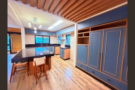 Casa para alugar com 351m², 4 quartos e 8 vagas