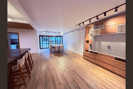 Casa para alugar com 351m², 4 quartos e 8 vagas