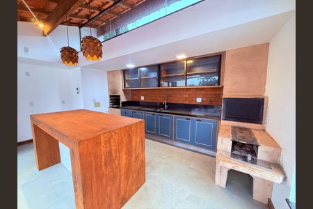 Casa para alugar com 351m², 4 quartos e 8 vagas