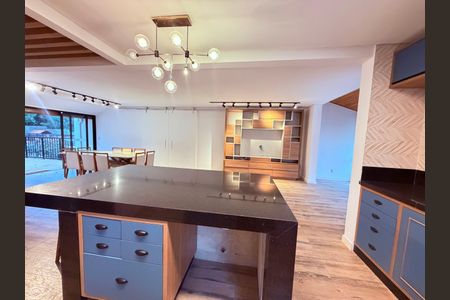 Casa para alugar com 351m², 4 quartos e 8 vagas