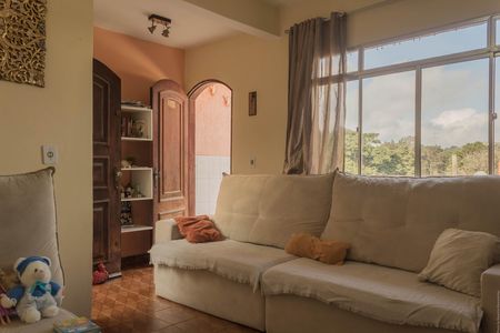 Casa à venda com 250m², 3 quartos e 2 vagas Casa à venda com 250m², 3 quartos e 2 vagasSala