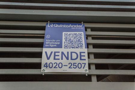 Casa à venda com 250m², 3 quartos e 2 vagas Casa à venda com 250m², 3 quartos e 2 vagasPlaca