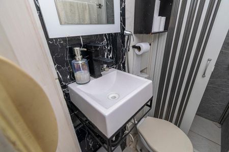 Casa para alugar com 75m², 4 quartos e sem vaga2ª casa - Banheiro Social