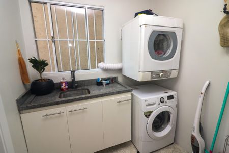 Casa à venda com 355m², 4 quartos e sem vagaÁrea de Serviço