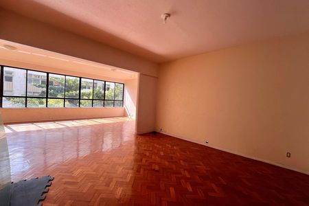Apartamento para alugar com 230m², 4 quartos e 1 vaga