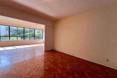 Apartamento para alugar com 230m², 4 quartos e 1 vaga