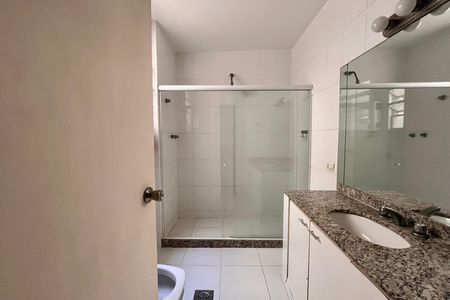 Apartamento para alugar com 230m², 4 quartos e 1 vaga