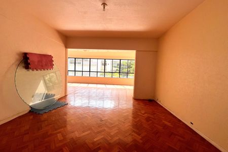 Apartamento para alugar com 230m², 4 quartos e 1 vaga