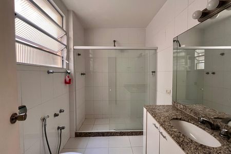 Apartamento para alugar com 230m², 4 quartos e 1 vaga