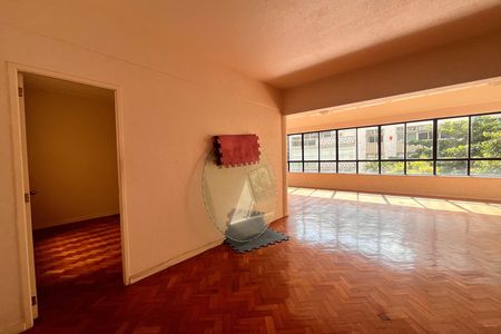 Apartamento para alugar com 230m², 4 quartos e 1 vaga