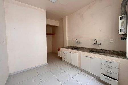 Apartamento para alugar com 230m², 4 quartos e 1 vaga
