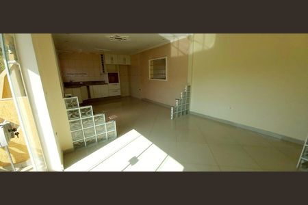 Casa à venda com 170m², 3 quartos e 1 vagaCasa 2 - Sala/Cozinha