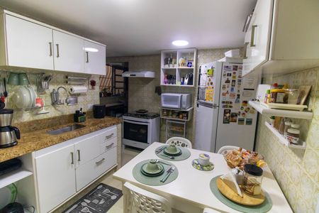 Apartamento à venda com 116m², 3 quartos e sem vagaCozinha