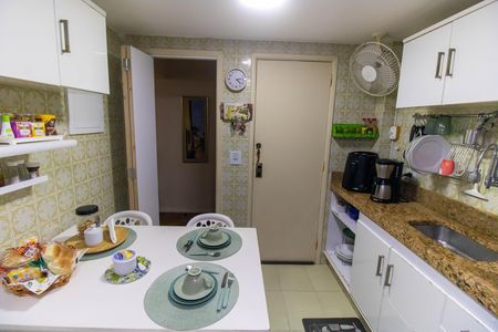 Apartamento à venda com 116m², 3 quartos e sem vagaCozinha