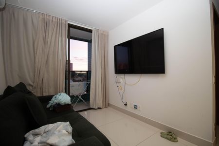 Sala de apartamento à venda com 2 quartos, 64m² em Qs 5, Brasília