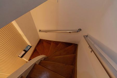 Casa para alugar com 70m², 2 quartos e sem vaga Casa para alugar com 70m², 2 quartos e sem vagaEscadas