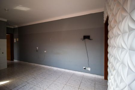 Sala de casa de condomínio para alugar com 2 quartos, 70m² em Jardim Portal do Itavuvu, Sorocaba