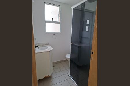 Banheiro  de apartamento à venda com 2 quartos, 49m² em Vila Guarará, Santo André