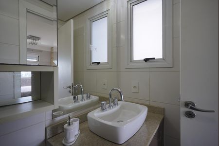 Banheiro da Suíte de apartamento para alugar com 2 quartos, 90m² em Jardim do Salso, Porto Alegre