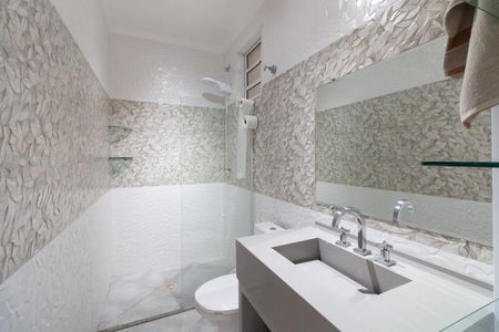 Casa à venda com 125m², 2 quartos e 2 vagas Casa à venda com 125m², 2 quartos e 2 vagasBanheiro da Suíte