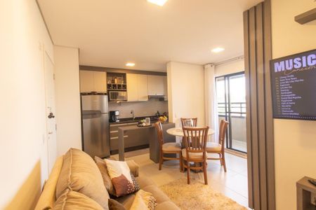 Sala de apartamento à venda com 2 quartos, 47m² em Santa Quiteria, Curitiba