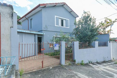 Casa à venda com 126m², 2 quartos e 2 vagas Casa à venda com 126m², 2 quartos e 2 vagasFachada