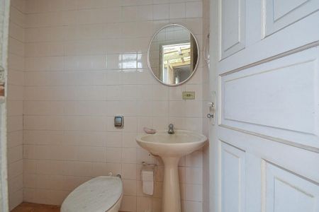 Casa à venda com 126m², 2 quartos e 2 vagas Casa à venda com 126m², 2 quartos e 2 vagasBanheiro