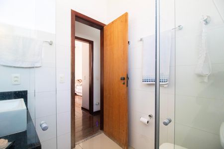 Apartamento à venda com 230m², 4 quartos e 4 vagas Apartamento à venda com 230m², 4 quartos e 4 vagasBanheiro Social