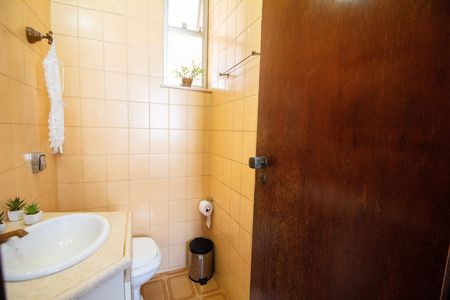 Apartamento à venda com 230m², 4 quartos e 4 vagas Apartamento à venda com 230m², 4 quartos e 4 vagasLavabo 01