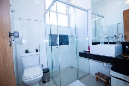 Apartamento à venda com 230m², 4 quartos e 4 vagas Apartamento à venda com 230m², 4 quartos e 4 vagasBanheiro Social