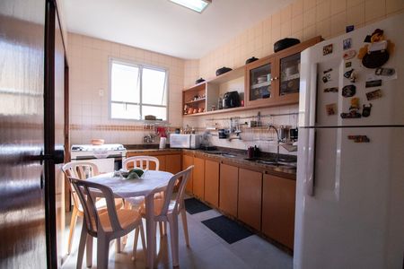 Apartamento à venda com 230m², 4 quartos e 4 vagas Apartamento à venda com 230m², 4 quartos e 4 vagasCozinha