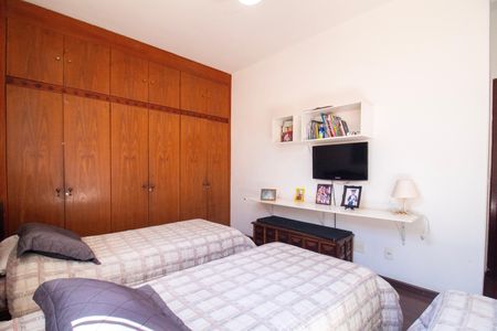 Apartamento à venda com 230m², 4 quartos e 4 vagas Apartamento à venda com 230m², 4 quartos e 4 vagasQuarto 01