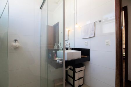 Apartamento à venda com 230m², 4 quartos e 4 vagas Apartamento à venda com 230m², 4 quartos e 4 vagasBanheiro Social