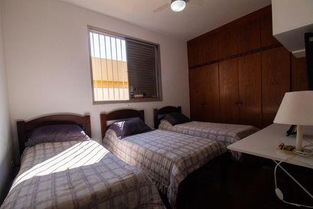 Apartamento à venda com 230m², 4 quartos e 4 vagas Apartamento à venda com 230m², 4 quartos e 4 vagasQuarto 01