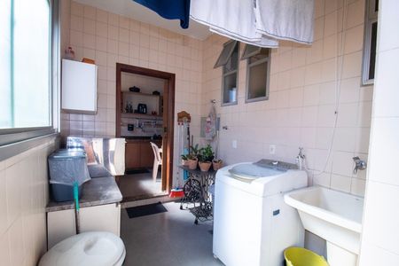 Apartamento à venda com 230m², 4 quartos e 4 vagas Apartamento à venda com 230m², 4 quartos e 4 vagasÁrea de Serviço