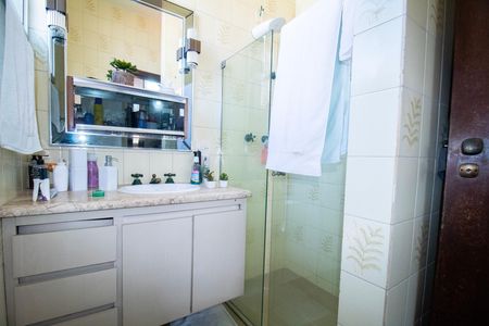 Apartamento à venda com 230m², 4 quartos e 4 vagas Apartamento à venda com 230m², 4 quartos e 4 vagasBanheiro da Suíte